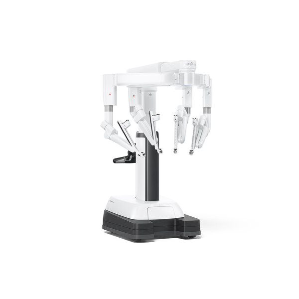 da Vinci 5 patient cart with robotic arms
